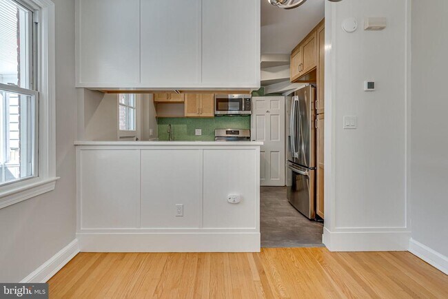 Photo - 425 E Luray Ave