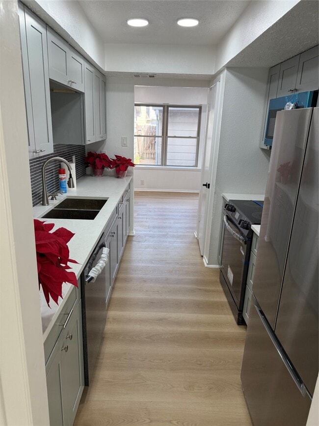 Photo - 6649 Westwick Dr