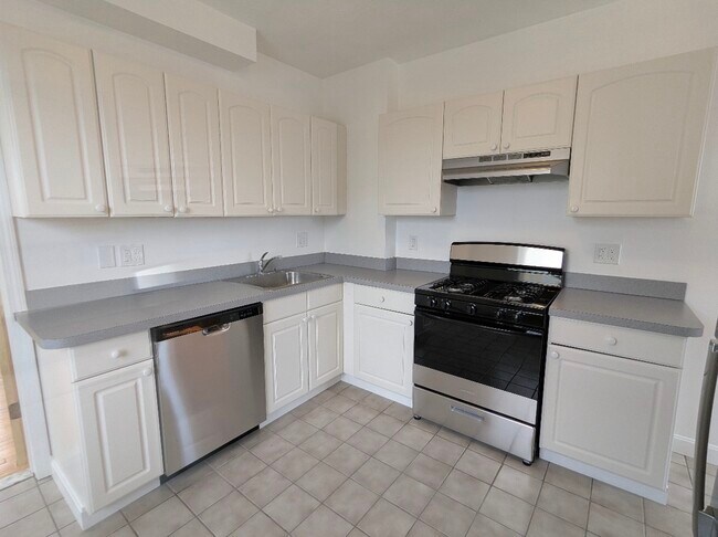 8 Pearl St Unidad 4 Bed June 2027