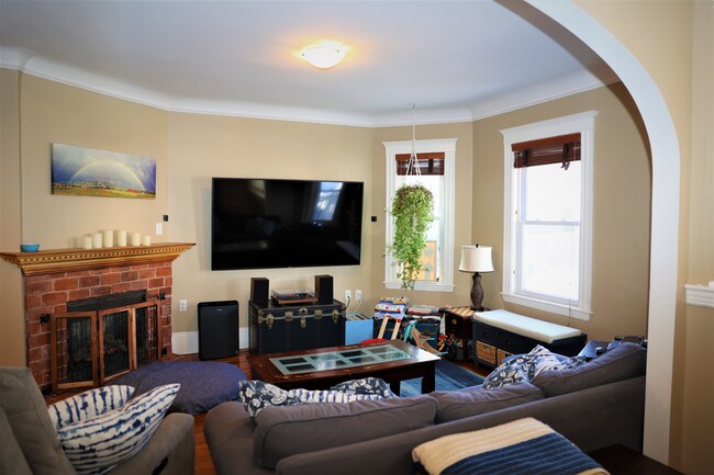 Building Photo - 57 Rogers Avenue Unit #1
