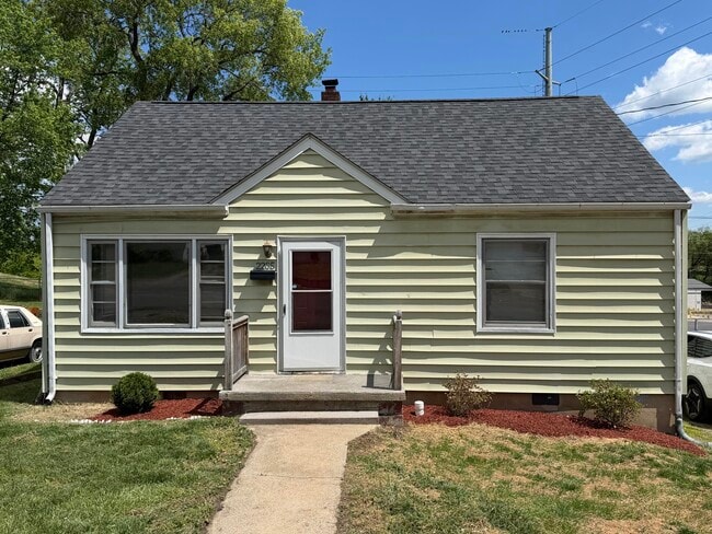 Building Photo - 2205 Plantation Rd NE