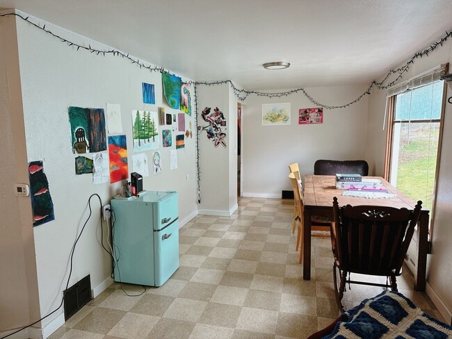 Photo - PRELEASE: 4 bd/1ba across from Laurel Park + near WWU