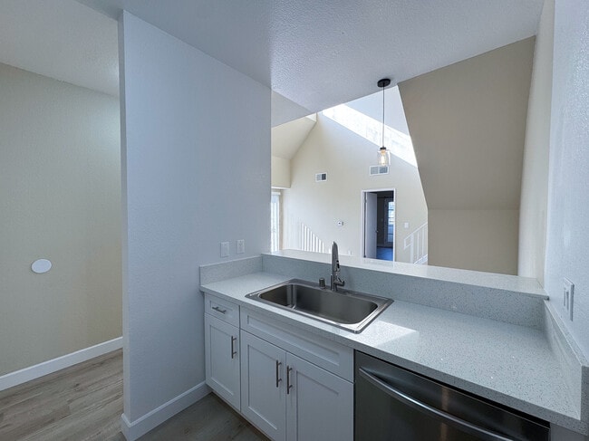 Photo - 156 S Oak Knoll Ave Unidad 301