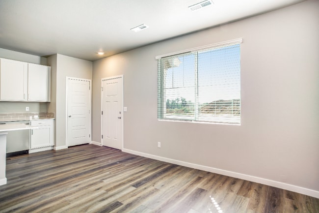 Photo - 337 Molinar St