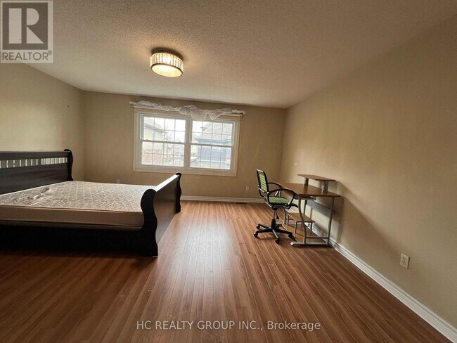 Photo - 1570 Richmond St