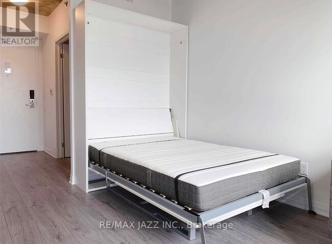 Photo - 1900 Simcoe St N Unit 240