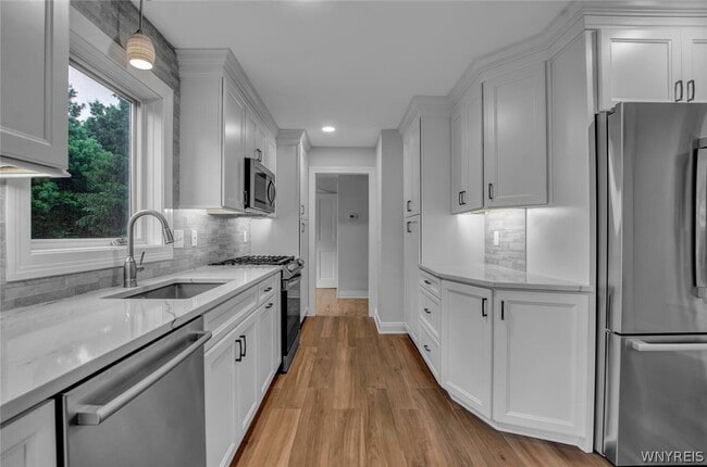 Photo - 5940 Thompson Rd