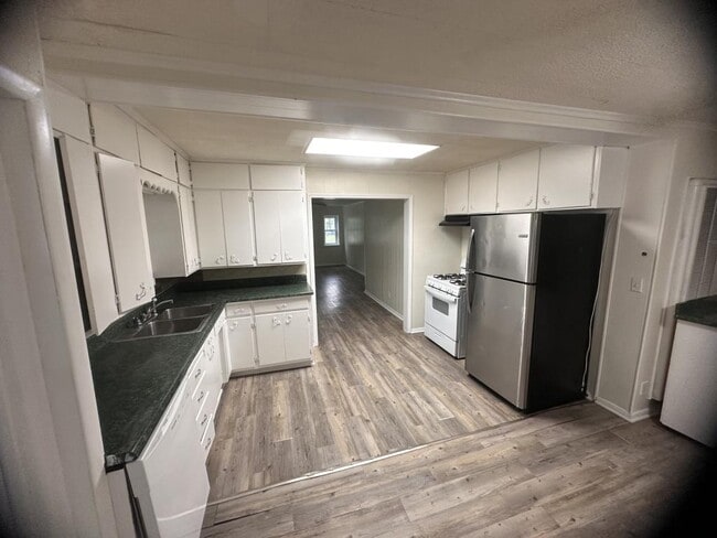 Photo - 2237 B St NE