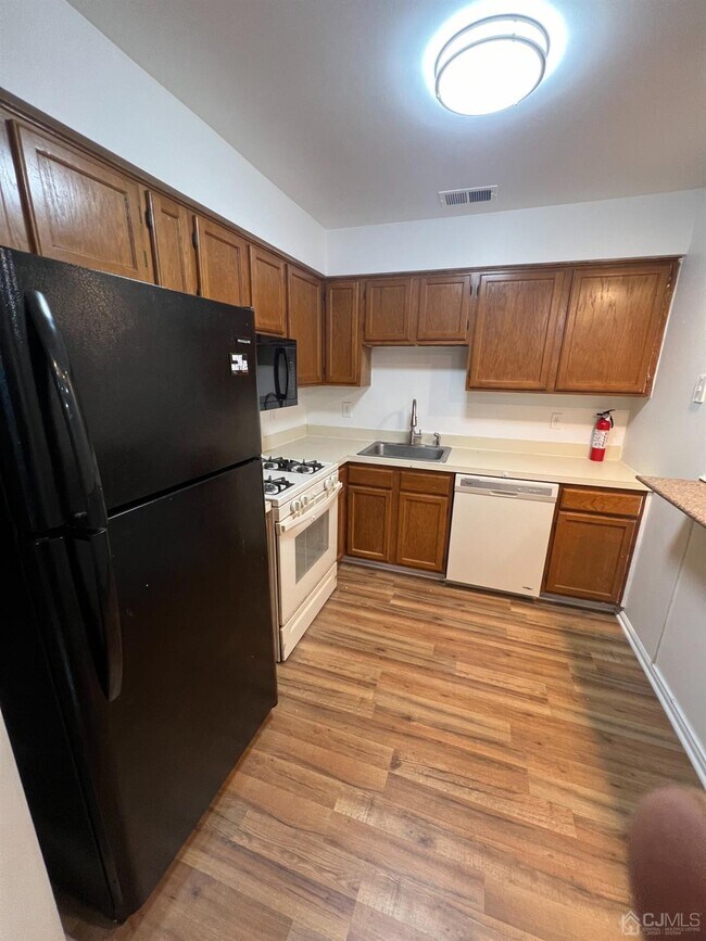 1337 Waterford Dr Condo Condo for Rent in Edison, NJ