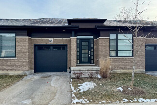 Building Photo - 550 Grey St