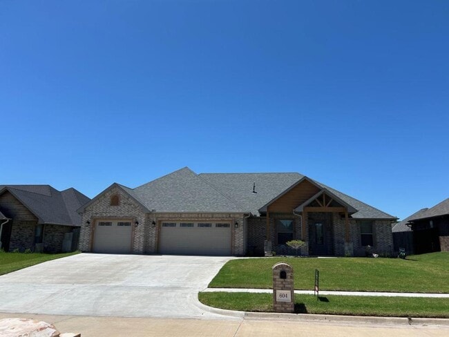 Photo - 604 NW Newgate Dr House