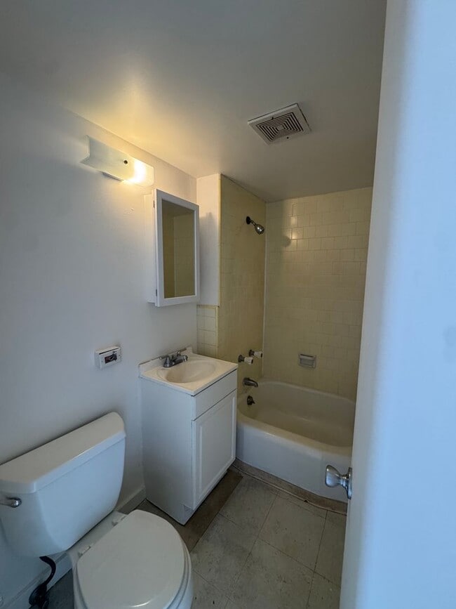 Photo - 1003 Kapahulu Ave Unit 303
