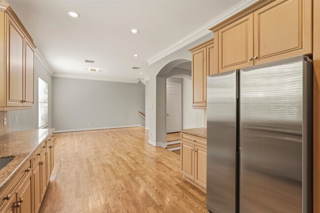 Photo - 822 Stuart St