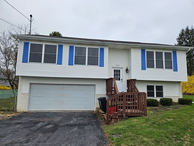 Building Photo - 2105 Circleville Rd