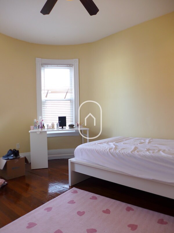 Photo - 123 Centre St