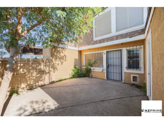 Photo - Stylish Townhouse Living in This Charming 2/1 tTownhouse in the Heart of Phoenix.