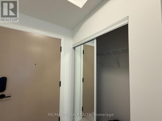 Photo - 280 Dundas St W Unit 708