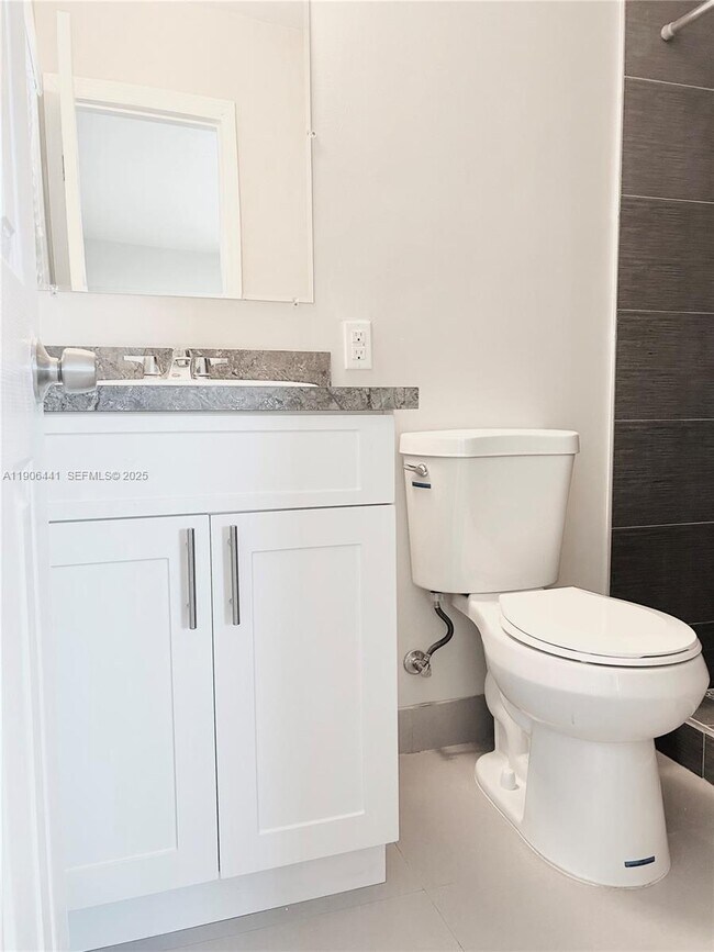 Photo - 1835 Scott St Unit A