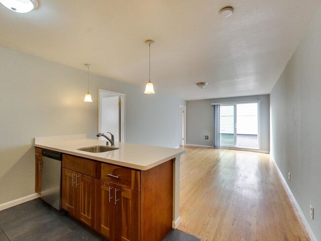 Photo - 205 Collins St Unit 4