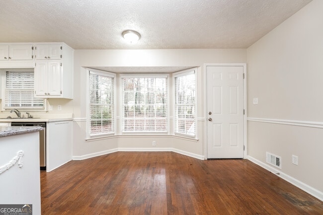 Photo - 180 Wills Way