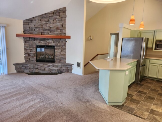 Photo - $200.00 Rent Credit Incentive each month w...