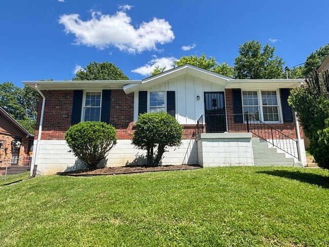 Photo - 2788 Old Matthews Rd House
