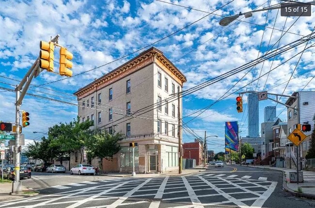 Building Photo - 187 Hopkins Ave Unit 5