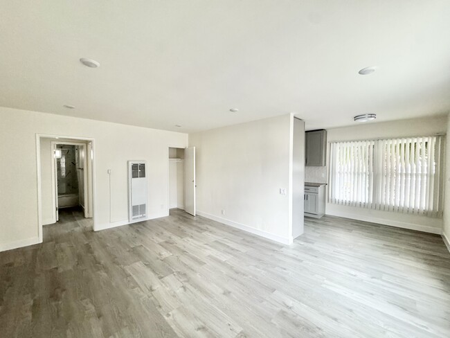 Photo - 212 S Westlake Ave Apartment Unit 5A