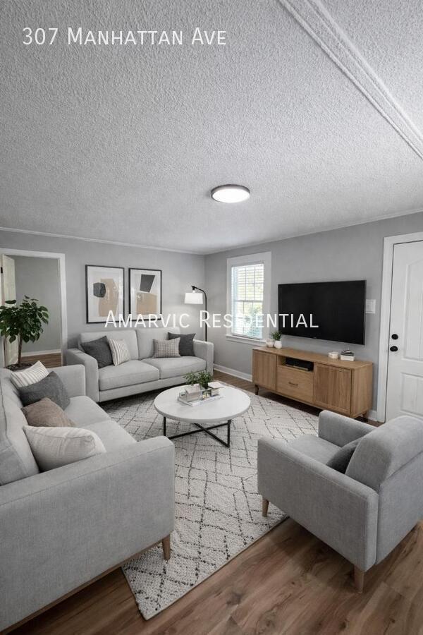 Building Photo - 307 Manhattan Ave