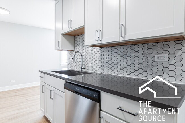 Photo - 540 W Aldine Ave