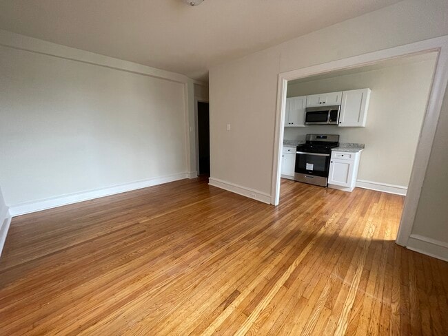 Family Room - Victoria Arms Apartments