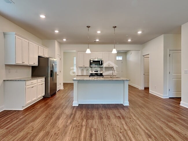 Photo - 322 Azore Way