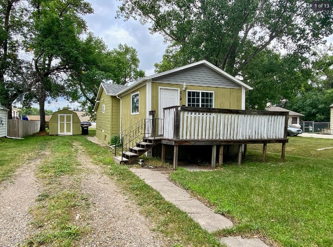 Building Photo - 214 2nd Ave W