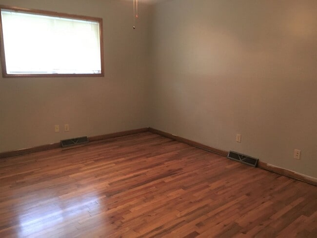 Building Photo - LEASING Rental