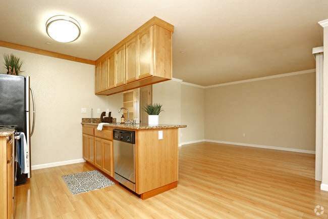 2BR,2BA-1000SQ - Magnolia Grove Condominiums