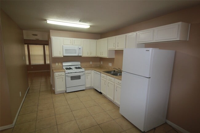 Photo - 6418 Mountain Pines Ln