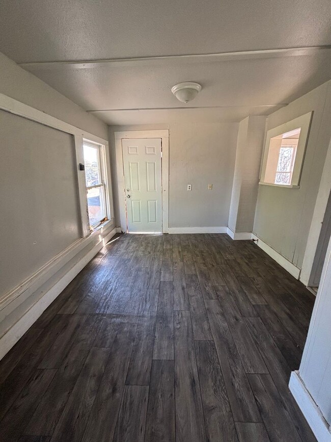 Photo - 820 College St Unit 822 Apartment 3 (Upstairs Back)