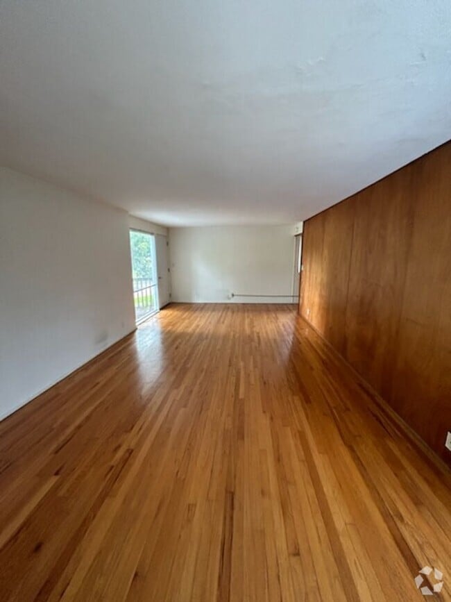 Building Photo - 1 bedroom, 1 bathroom Apartment