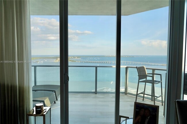 Building Photo - 1300 Brickell Bay Dr Unit 3701 Rental