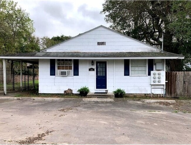 Photo - 108 N Victoria St