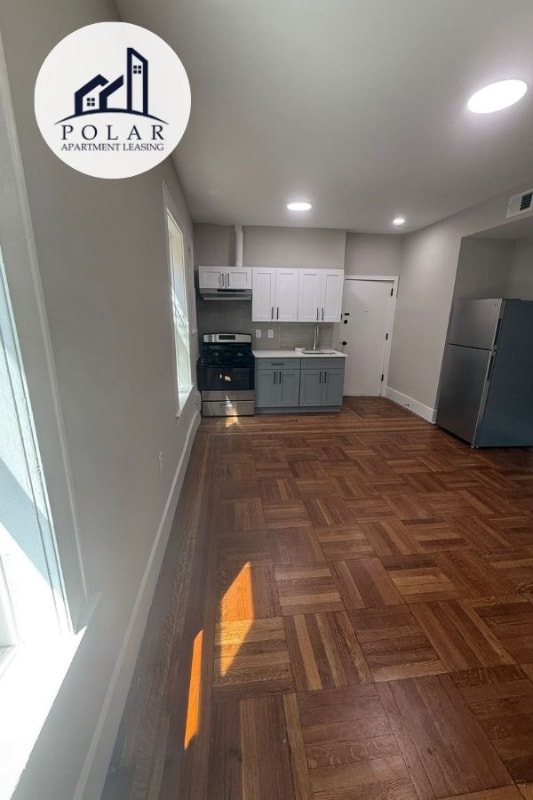 Building Photo - 515 W 7th St Rental