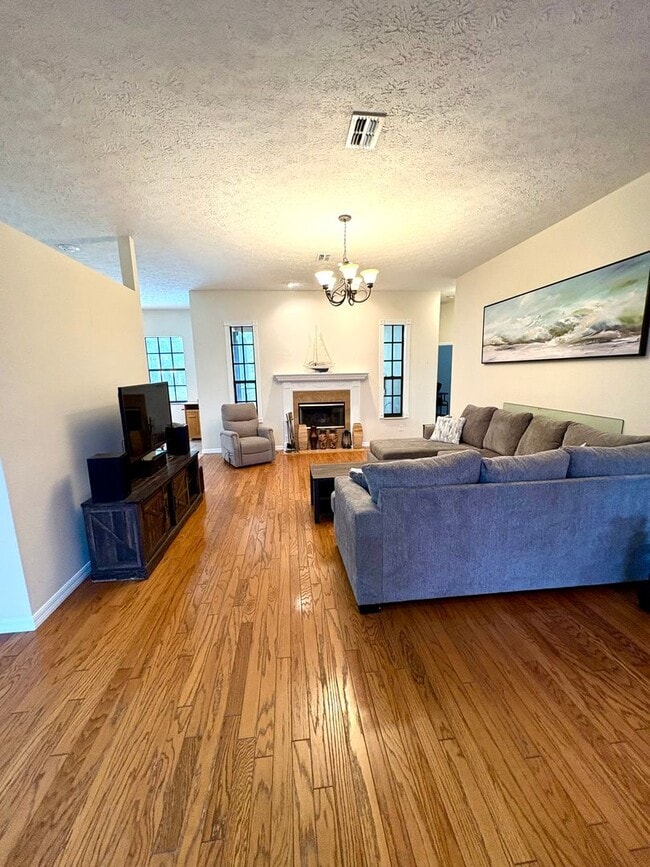 Photo - Beautiful 4bed/2bath Pool Home on Conservation Lot