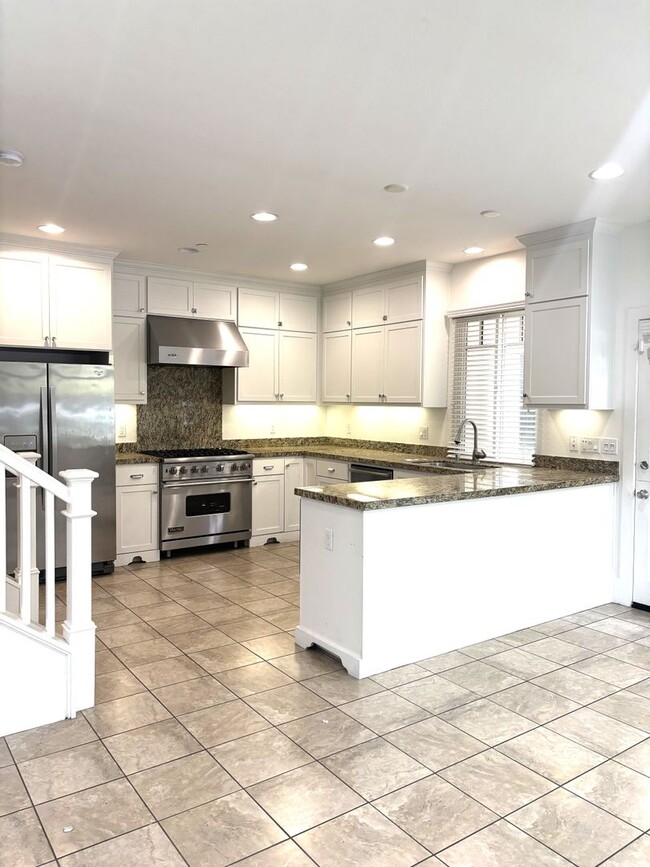 Pet Friendly 4 Bedroom 3.5 Bath Delightful... - Pet Friendly 4 Bedroom 3.5 Bath Delightful... House