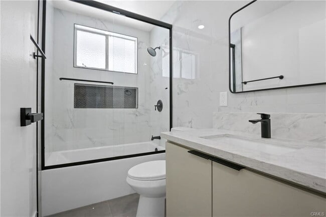 Photo - 8437 Everest St