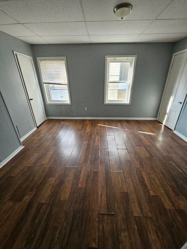 Photo - Upper 1 bedroom unit