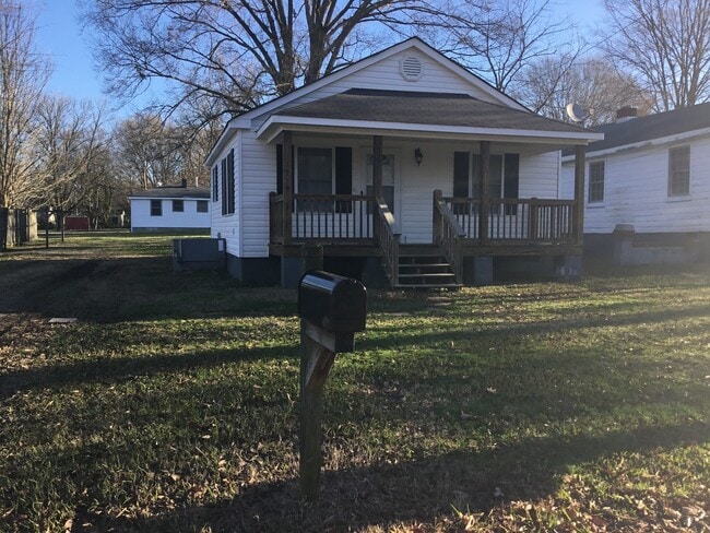 Building Photo - 2 Bedroom 1 Bathroom House minutes from Lige Street Park & Carroll Park!