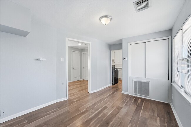 Photo - 6526 Linden St