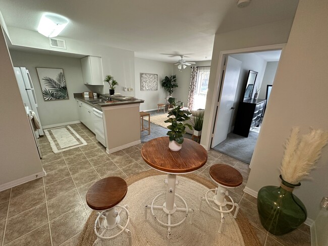 Photo - Bristol Lakes Apartments