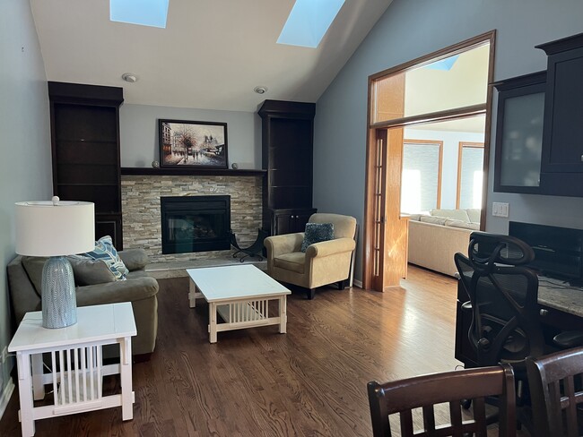 Photo - 889 E Stonebridge Ct