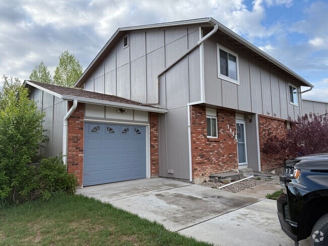 Building Photo - 3 Bedroom Townhome in FC!